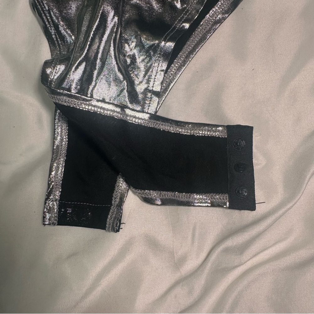 Silver Metallic One Shoulder Bodysuit Size XL NWT - Picture 5 of 5